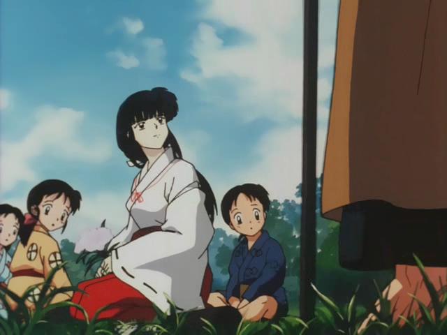 Otaku Gallery  / Anime e Manga / Inu-Yasha / Screen Shots / Episodi / 022 - Il sorriso malvagio, Kikyo tra la vita e la morte / 037.jpg